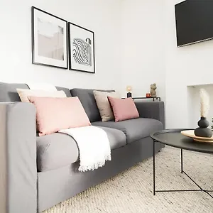 Charlotte House, Entire Private House, Close To Centre, Wifi Apartment