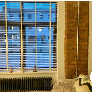 Urban Riverside Retreat - Little Kelham, Apartment